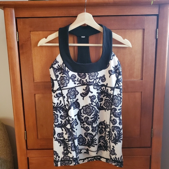 *RARE* Vintage Lululemon Scoop Neck Tank - Picture 4 of 9